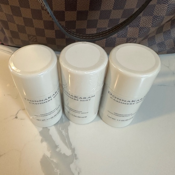 Donna Karan Cashmere Mist Deodorant Sealed NEW - Picture 2 of 9